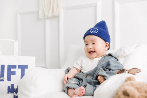 通化宝宝吃奶蹬腿烦躁扭动